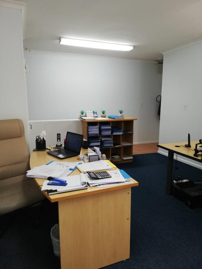 To Let Commercial Property for Rent in Pinelands Western Cape